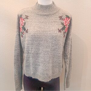 Cloud Chaser Sweater Cropped Slouchy Embroidered Roses Butterflies Gray Large